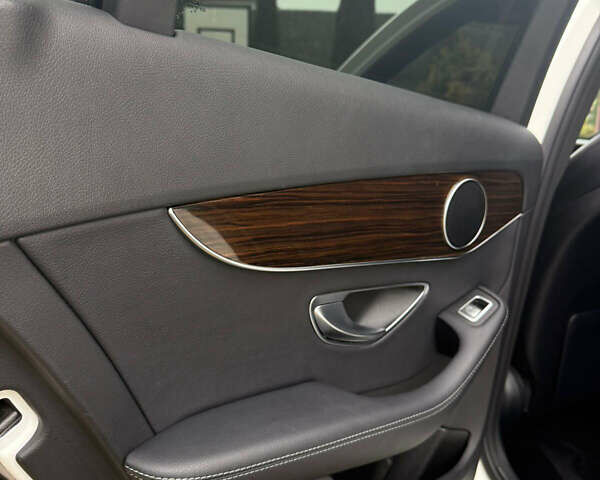 Білий Мерседес Ц-Клас, об'ємом двигуна 1.99 л та пробігом 34 тис. км за 21800 $, фото 52 на Automoto.ua