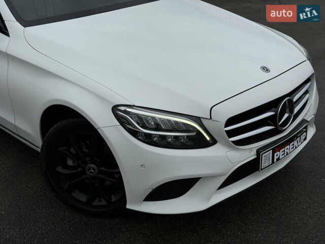 Белый Мерседес Ц-Класс, объемом двигателя 1.5 л и пробегом 112 тыс. км за 24999 $, фото 2 на Automoto.ua