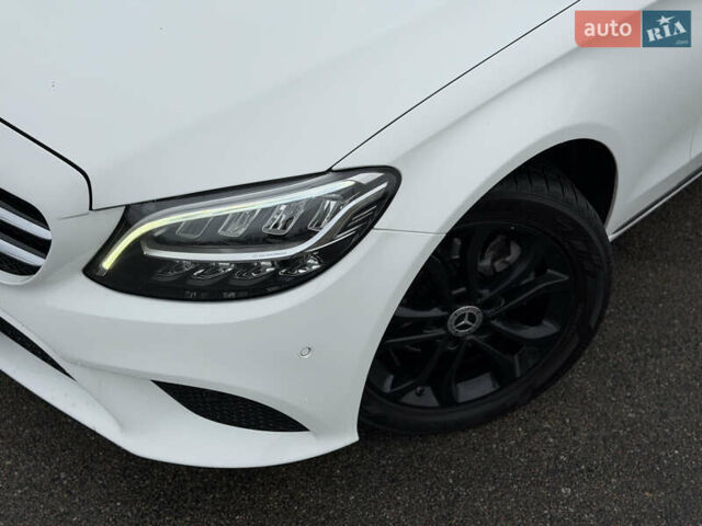 Белый Мерседес Ц-Класс, объемом двигателя 1.5 л и пробегом 112 тыс. км за 24999 $, фото 4 на Automoto.ua