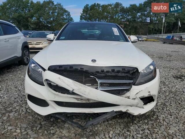 Белый Мерседес Ц-Класс, объемом двигателя 1.99 л и пробегом 69 тыс. км за 3600 $, фото 4 на Automoto.ua