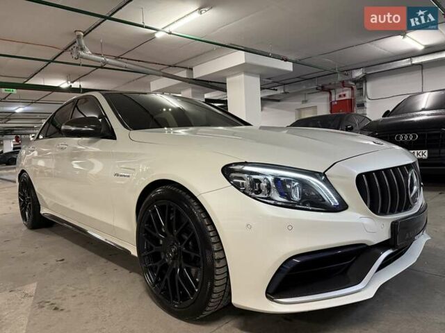 Белый Мерседес Ц-Класс, объемом двигателя 3.98 л и пробегом 58 тыс. км за 54500 $, фото 2 на Automoto.ua