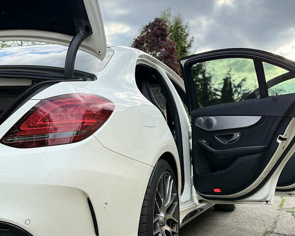 Білий Мерседес Ц-Клас, об'ємом двигуна 3.98 л та пробігом 91 тис. км за 51900 $, фото 4 на Automoto.ua