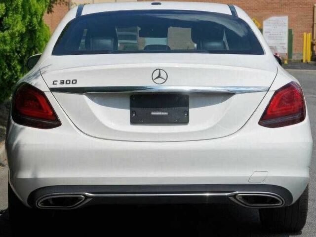 Белый Мерседес Ц-Класс, объемом двигателя 2 л и пробегом 87 тыс. км за 8000 $, фото 5 на Automoto.ua