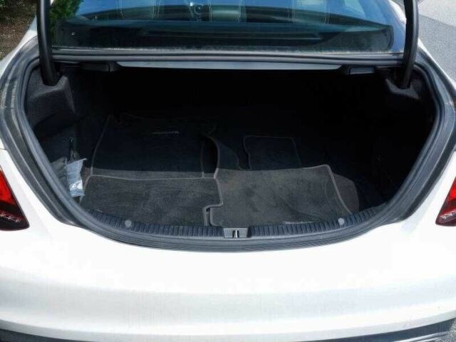 Белый Мерседес Ц-Класс, объемом двигателя 2 л и пробегом 87 тыс. км за 8000 $, фото 11 на Automoto.ua