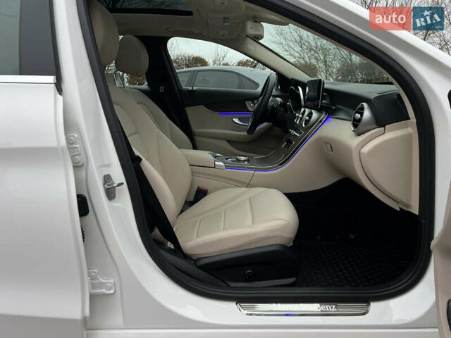 Белый Мерседес Ц-Класс, объемом двигателя 2 л и пробегом 97 тыс. км за 26999 $, фото 56 на Automoto.ua