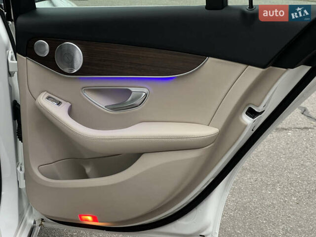 Белый Мерседес Ц-Класс, объемом двигателя 2 л и пробегом 97 тыс. км за 26999 $, фото 50 на Automoto.ua