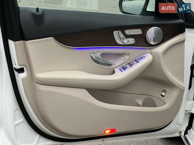 Белый Мерседес Ц-Класс, объемом двигателя 2 л и пробегом 97 тыс. км за 26999 $, фото 28 на Automoto.ua