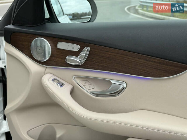 Белый Мерседес Ц-Класс, объемом двигателя 2 л и пробегом 97 тыс. км за 26999 $, фото 27 на Automoto.ua