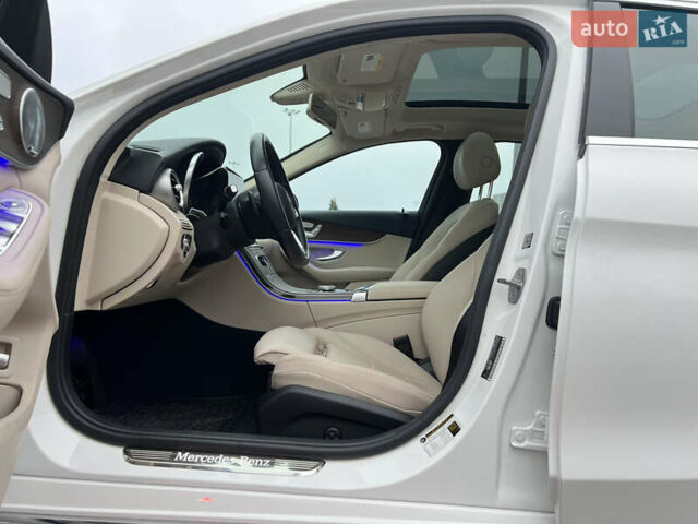 Белый Мерседес Ц-Класс, объемом двигателя 2 л и пробегом 97 тыс. км за 26999 $, фото 30 на Automoto.ua