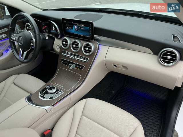 Белый Мерседес Ц-Класс, объемом двигателя 2 л и пробегом 97 тыс. км за 26999 $, фото 58 на Automoto.ua