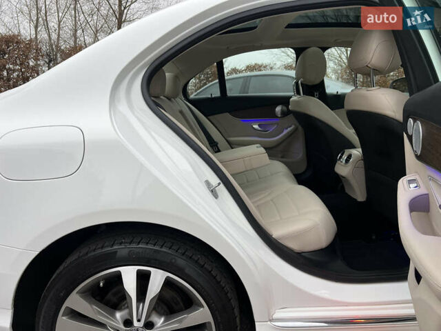 Белый Мерседес Ц-Класс, объемом двигателя 2 л и пробегом 97 тыс. км за 26999 $, фото 52 на Automoto.ua