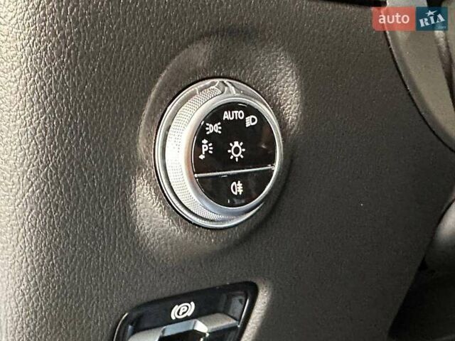 Білий Мерседес Ц-Клас, об'ємом двигуна 2 л та пробігом 36 тис. км за 39990 $, фото 18 на Automoto.ua