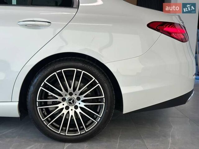 Білий Мерседес Ц-Клас, об'ємом двигуна 2 л та пробігом 30 тис. км за 39990 $, фото 6 на Automoto.ua
