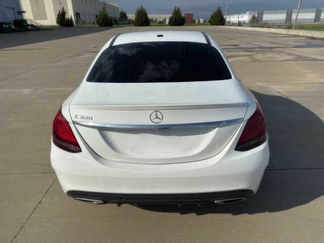 Белый Мерседес Ц-Класс, объемом двигателя 2 л и пробегом 10 тыс. км за 17900 $, фото 4 на Automoto.ua