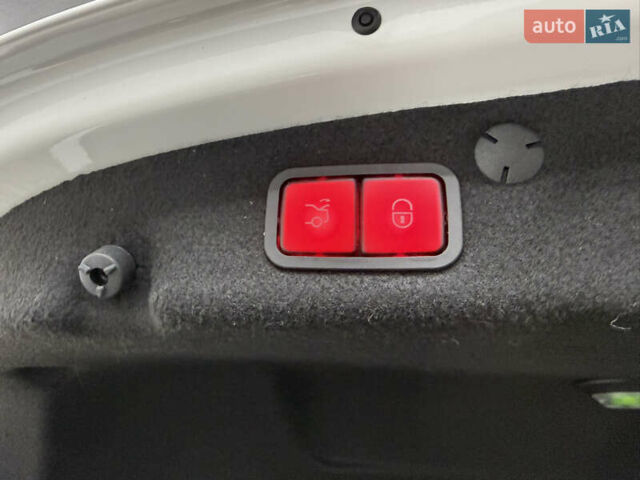 Белый Мерседес Ц-Класс, объемом двигателя 1.99 л и пробегом 40 тыс. км за 28400 $, фото 32 на Automoto.ua