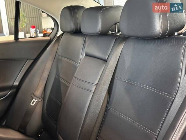 Білий Мерседес Ц-Клас, об'ємом двигуна 2 л та пробігом 36 тис. км за 39990 $, фото 33 на Automoto.ua