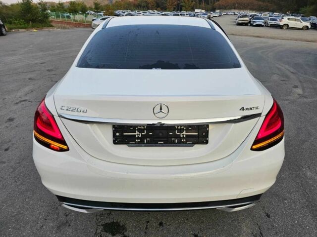 Білий Мерседес Ц-Клас, об'ємом двигуна 2 л та пробігом 70 тис. км за 8700 $, фото 2 на Automoto.ua