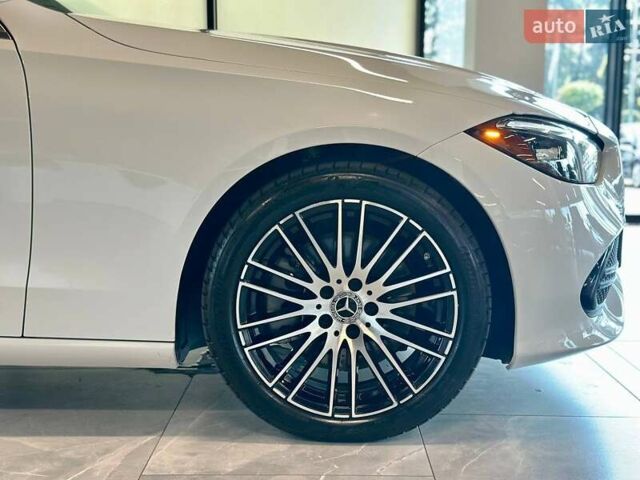 Білий Мерседес Ц-Клас, об'ємом двигуна 2 л та пробігом 30 тис. км за 39990 $, фото 4 на Automoto.ua