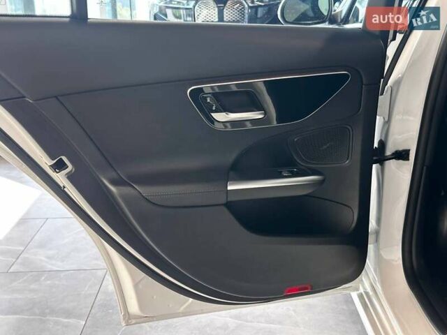 Білий Мерседес Ц-Клас, об'ємом двигуна 2 л та пробігом 36 тис. км за 39990 $, фото 32 на Automoto.ua