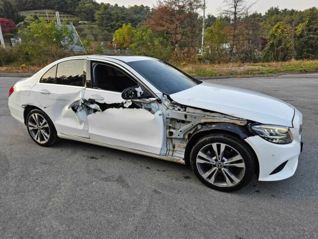 Білий Мерседес Ц-Клас, об'ємом двигуна 2 л та пробігом 70 тис. км за 8700 $, фото 1 на Automoto.ua