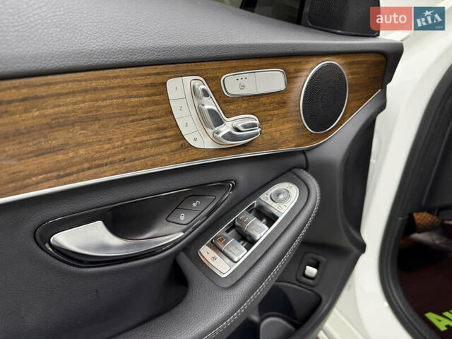 Белый Мерседес Ц-Класс, объемом двигателя 1.99 л и пробегом 40 тыс. км за 28400 $, фото 14 на Automoto.ua