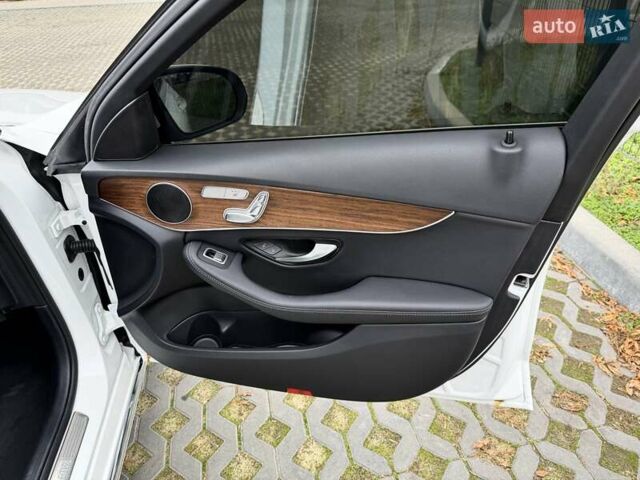 Білий Мерседес Ц-Клас, об'ємом двигуна 2 л та пробігом 40 тис. км за 30500 $, фото 11 на Automoto.ua