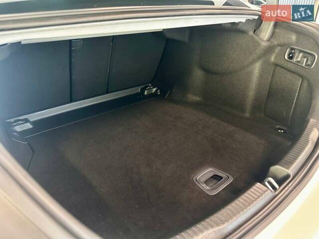 Білий Мерседес Ц-Клас, об'ємом двигуна 2 л та пробігом 30 тис. км за 39990 $, фото 45 на Automoto.ua