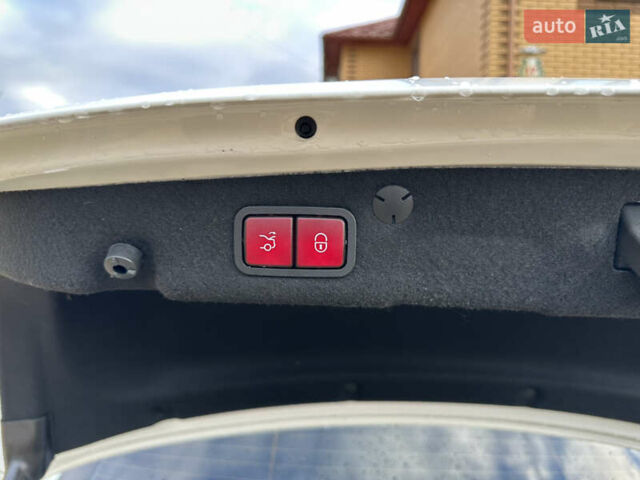 Белый Мерседес Ц-Класс, объемом двигателя 1.99 л и пробегом 84 тыс. км за 32500 $, фото 26 на Automoto.ua