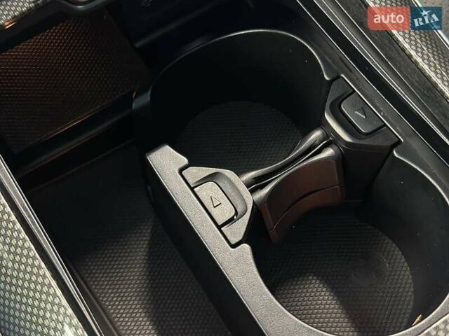 Білий Мерседес Ц-Клас, об'ємом двигуна 2 л та пробігом 36 тис. км за 39990 $, фото 28 на Automoto.ua