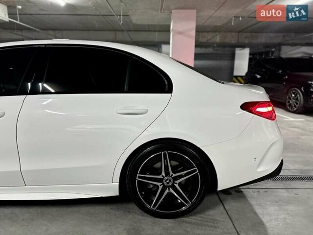 Мерседес Ц-Класс 2022 в Днепре (Днепропетровске) на Automoto.ua Белый Мерседес Ц-Класс, объемом двигателя 1.99 л и пробегом 30 тыс. км за 54000 $, фото 2 на Automoto.ua