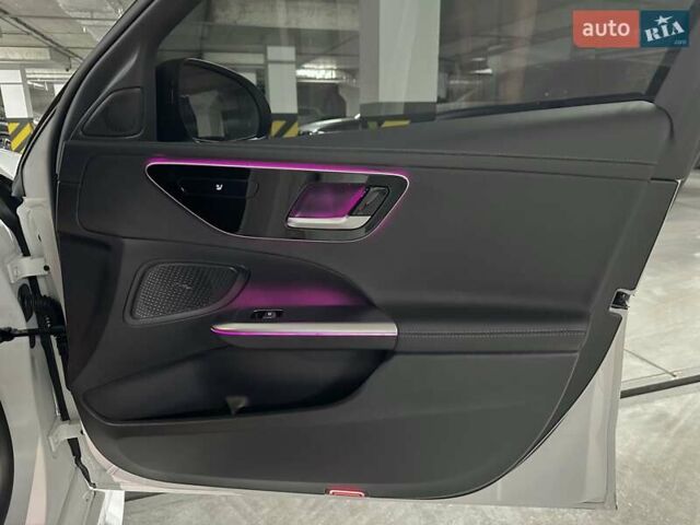 Білий Мерседес Ц-Клас, об'ємом двигуна 1.99 л та пробігом 30 тис. км за 54000 $, фото 34 на Automoto.ua