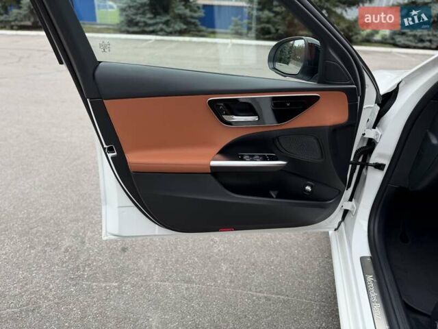 Білий Мерседес Ц-Клас, об'ємом двигуна 1.99 л та пробігом 5 тис. км за 53000 $, фото 24 на Automoto.ua