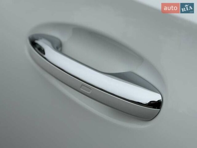 Білий Мерседес Ц-Клас, об'ємом двигуна 1.99 л та пробігом 5 тис. км за 53000 $, фото 11 на Automoto.ua