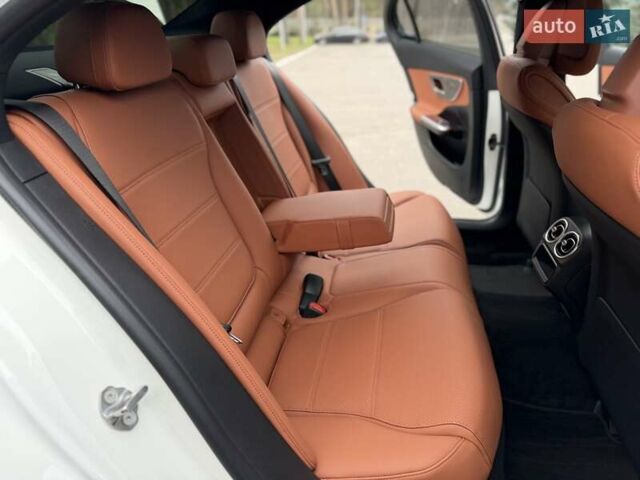 Білий Мерседес Ц-Клас, об'ємом двигуна 1.99 л та пробігом 5 тис. км за 53000 $, фото 31 на Automoto.ua