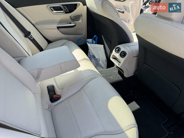 Білий Мерседес Ц-Клас, об'ємом двигуна 2 л та пробігом 8 тис. км за 41500 $, фото 38 на Automoto.ua