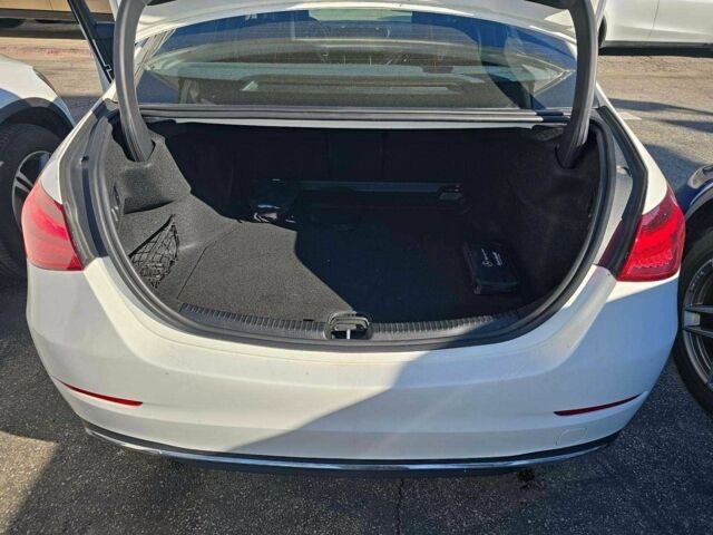 Белый Мерседес Ц-Класс, объемом двигателя 0 л и пробегом 33 тыс. км за 14000 $, фото 4 на Automoto.ua