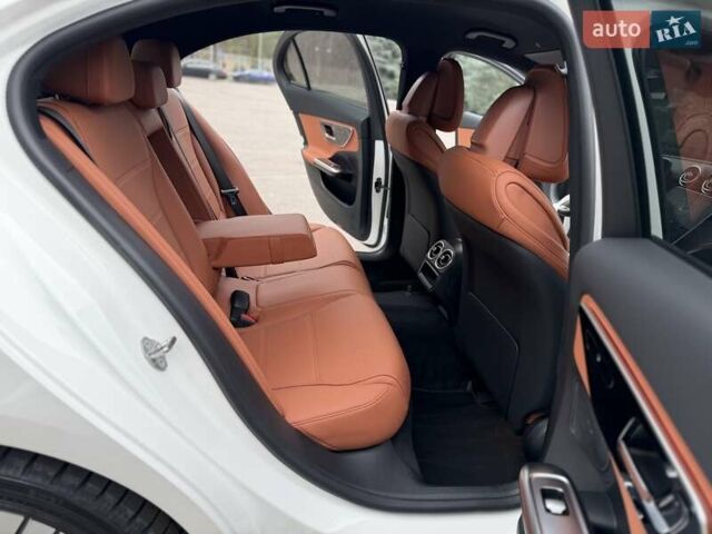 Білий Мерседес Ц-Клас, об'ємом двигуна 1.99 л та пробігом 5 тис. км за 53000 $, фото 30 на Automoto.ua