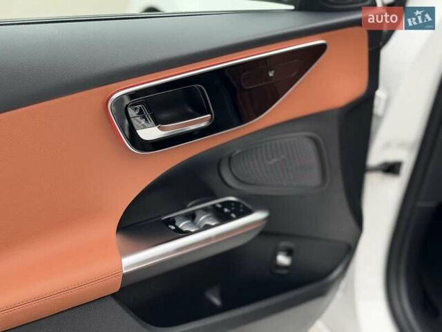 Білий Мерседес Ц-Клас, об'ємом двигуна 1.99 л та пробігом 5 тис. км за 53000 $, фото 26 на Automoto.ua