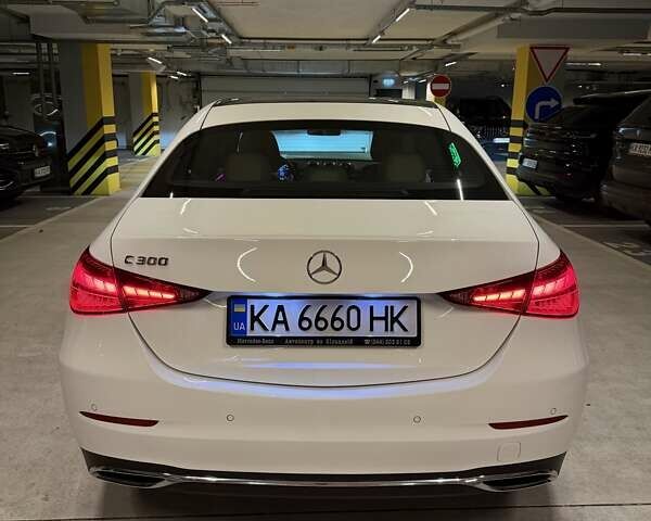 Белый Мерседес Ц-Класс, объемом двигателя 2 л и пробегом 10 тыс. км за 42000 $, фото 1 на Automoto.ua