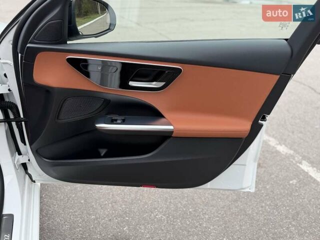 Білий Мерседес Ц-Клас, об'ємом двигуна 1.99 л та пробігом 5 тис. км за 53000 $, фото 35 на Automoto.ua