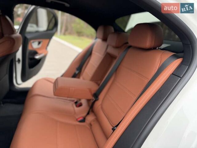 Білий Мерседес Ц-Клас, об'ємом двигуна 1.99 л та пробігом 5 тис. км за 53000 $, фото 29 на Automoto.ua