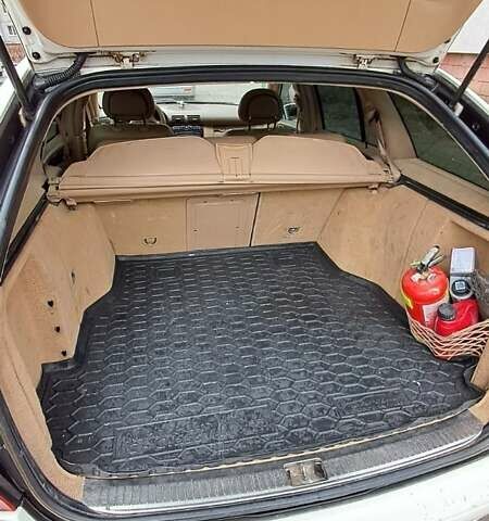 Мерседес Ц-Класс 2004 в Ивано-Франковске на Automoto.ua Белый Мерседес Ц-Класс, объемом двигателя 2.5 л и пробегом 200 тыс. км за 7400 $, фото 5 на Automoto.ua