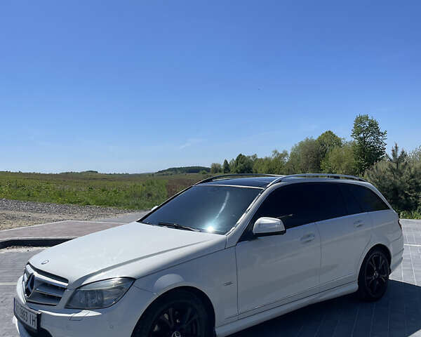 Білий Мерседес Ц-Клас, об'ємом двигуна 3 л та пробігом 302 тис. км за 8999 $, фото 1 на Automoto.ua