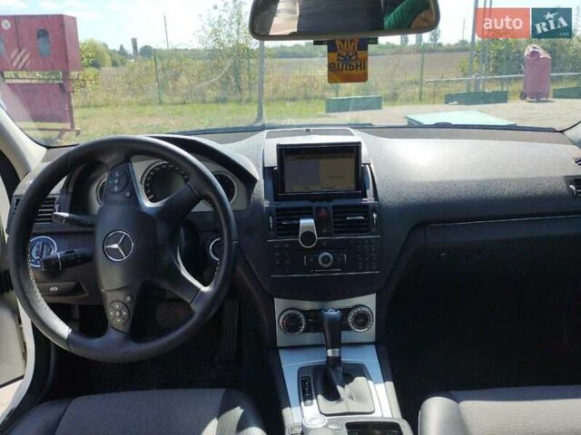 Білий Мерседес Ц-Клас, об'ємом двигуна 2.2 л та пробігом 307 тис. км за 9988 $, фото 8 на Automoto.ua