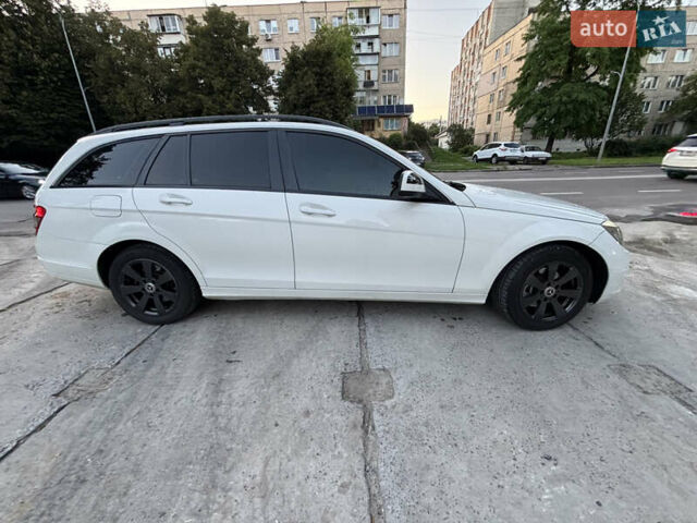Белый Мерседес Ц-Класс, объемом двигателя 2.15 л и пробегом 338 тыс. км за 7700 $, фото 3 на Automoto.ua
