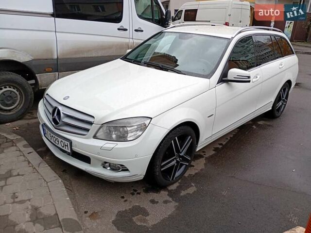 Белый Мерседес Ц-Класс, объемом двигателя 2.1 л и пробегом 360 тыс. км за 9300 $, фото 1 на Automoto.ua