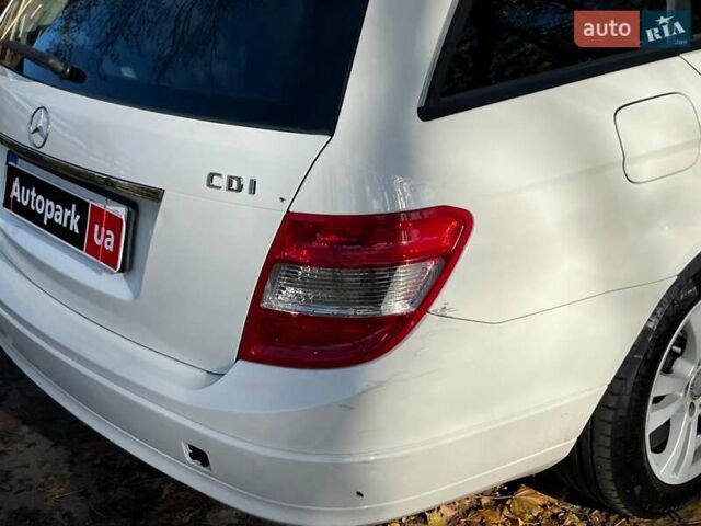 Мерседес Ц-Класс 2010 в Киеве на Automoto.ua Белый Мерседес Ц-Класс, объемом двигателя 2.1 л и пробегом 412 тыс. км за 8990 $, фото 12 на Automoto.ua