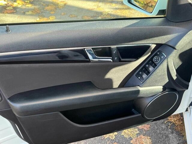 Білий Мерседес Ц-Клас, об'ємом двигуна 2.1 л та пробігом 412 тис. км за 6990 $, фото 15 на Automoto.ua