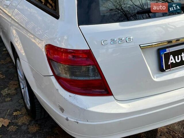 Мерседес Ц-Класс 2010 в Киеве на Automoto.ua Белый Мерседес Ц-Класс, объемом двигателя 2.1 л и пробегом 412 тыс. км за 8990 $, фото 13 на Automoto.ua