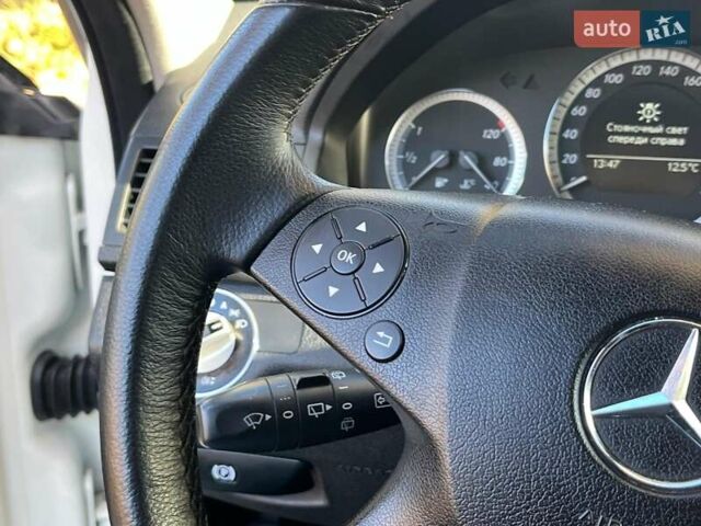 Мерседес Ц-Класс 2010 в Киеве на Automoto.ua Белый Мерседес Ц-Класс, объемом двигателя 2.1 л и пробегом 412 тыс. км за 8990 $, фото 22 на Automoto.ua